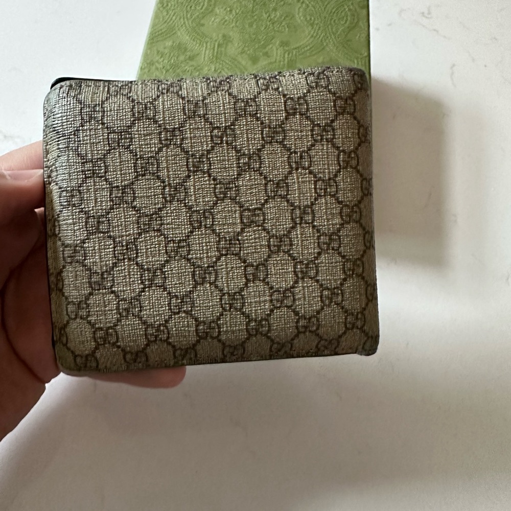 Gucci - Picture 3 of 7